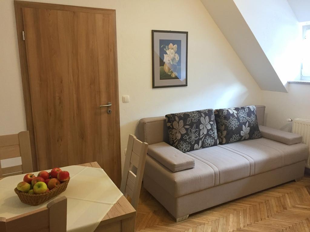 Apartmaji In Sobe Tina ครานสกา โกรา ภายนอก รูปภาพ
