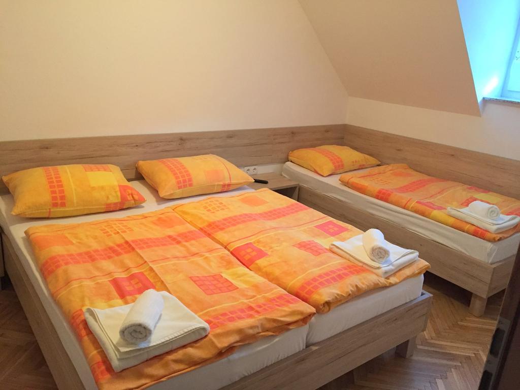 Apartmaji In Sobe Tina ครานสกา โกรา ภายนอก รูปภาพ
