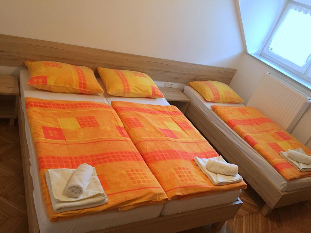 Apartmaji In Sobe Tina ครานสกา โกรา ภายนอก รูปภาพ
