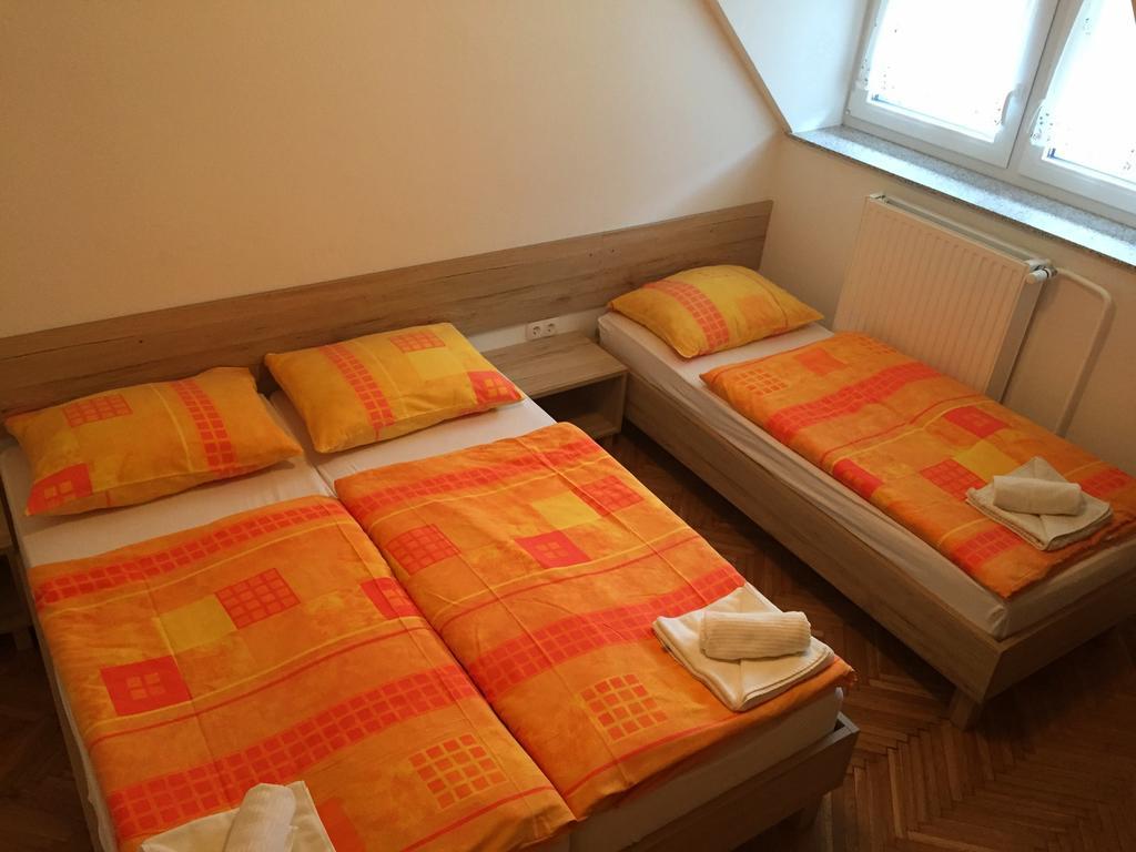 Apartmaji In Sobe Tina ครานสกา โกรา ภายนอก รูปภาพ