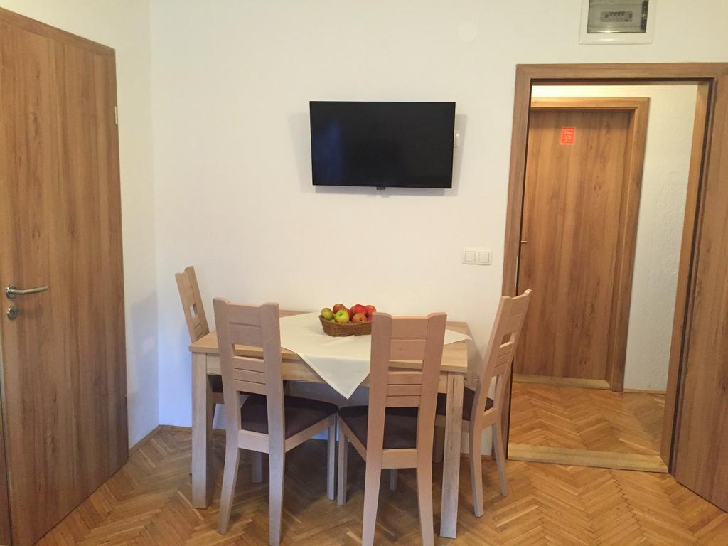 Apartmaji In Sobe Tina ครานสกา โกรา ภายนอก รูปภาพ