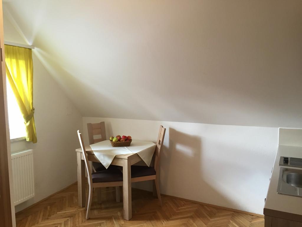 Apartmaji In Sobe Tina ครานสกา โกรา ภายนอก รูปภาพ