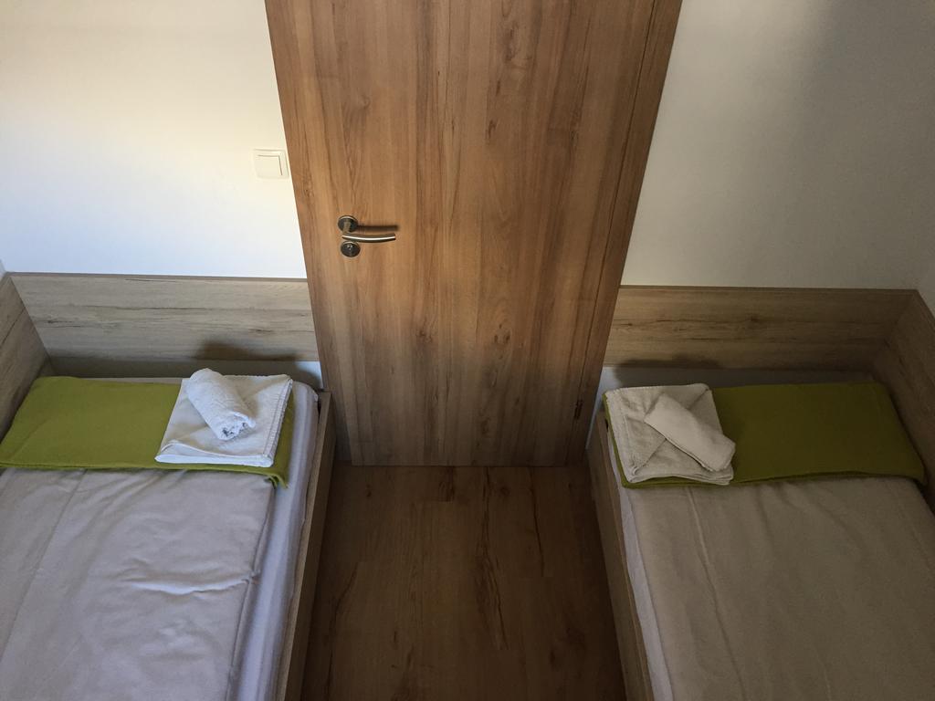 Apartmaji In Sobe Tina ครานสกา โกรา ภายนอก รูปภาพ